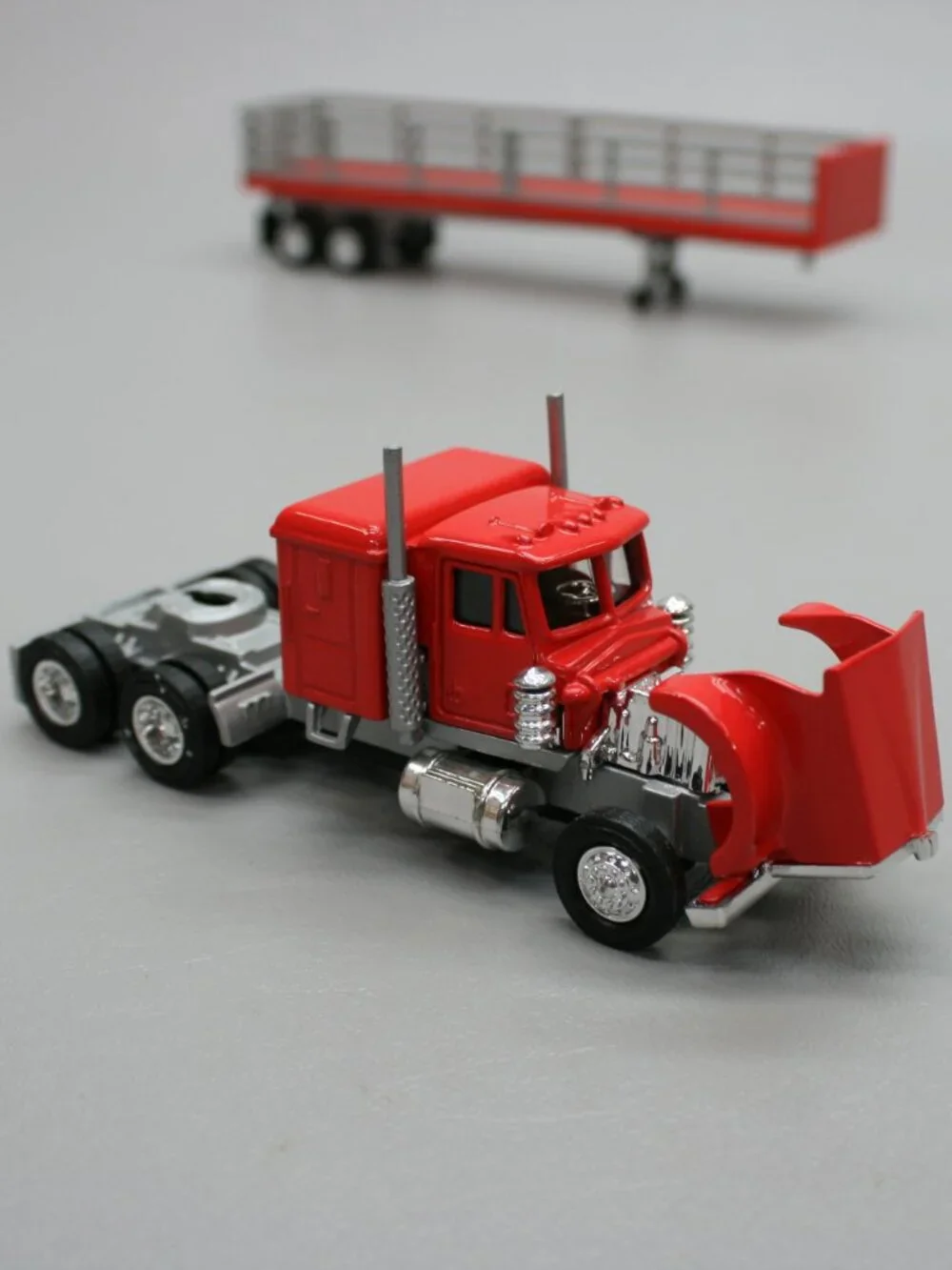Lionel Trains O-Gauge Red Semi Tractor Trailer Truck Removeable Side Kit Flatbed